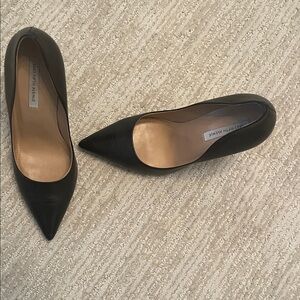 Saks Fifth Avenue Black Pointed Toe Heels